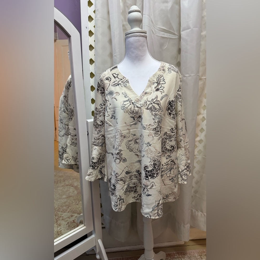 Dana Buchman Cream and Black Floral Top